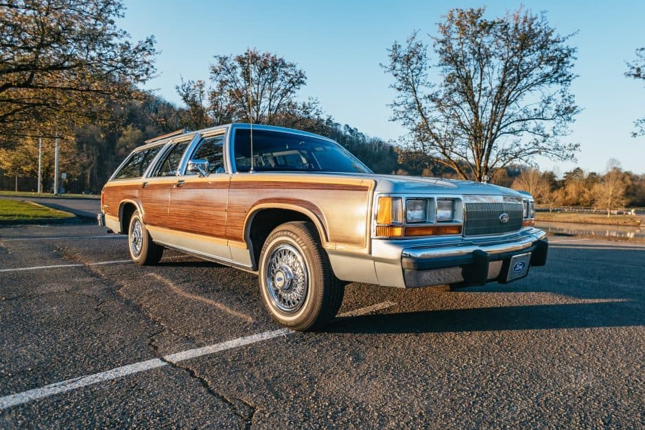 1990 Ford LTD sold for $15,300