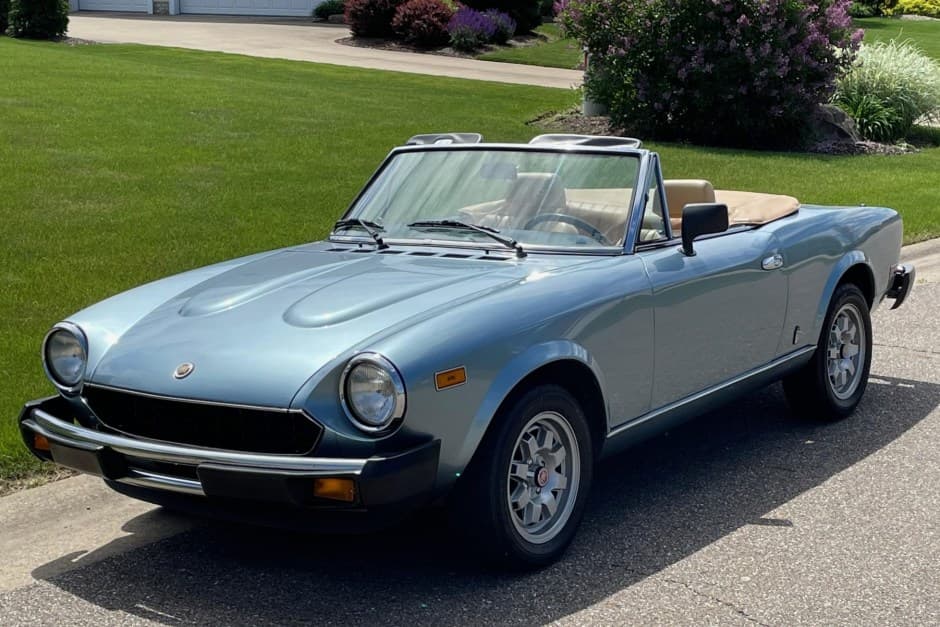 1982 Fiat 124 Spider (1966-1985) sold for $32,000