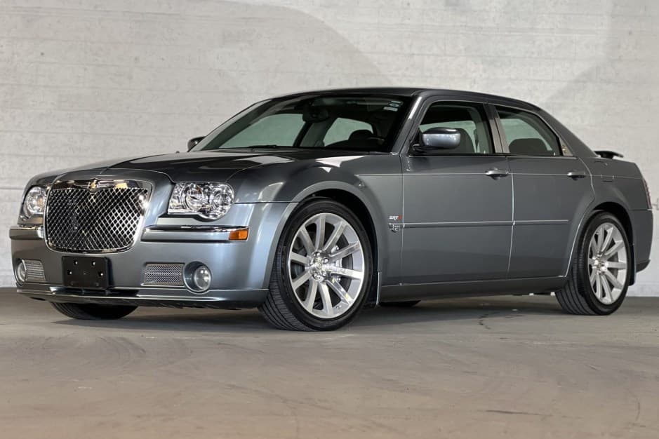 2006 Chrysler 300 (2005-2023) sold for $28,750