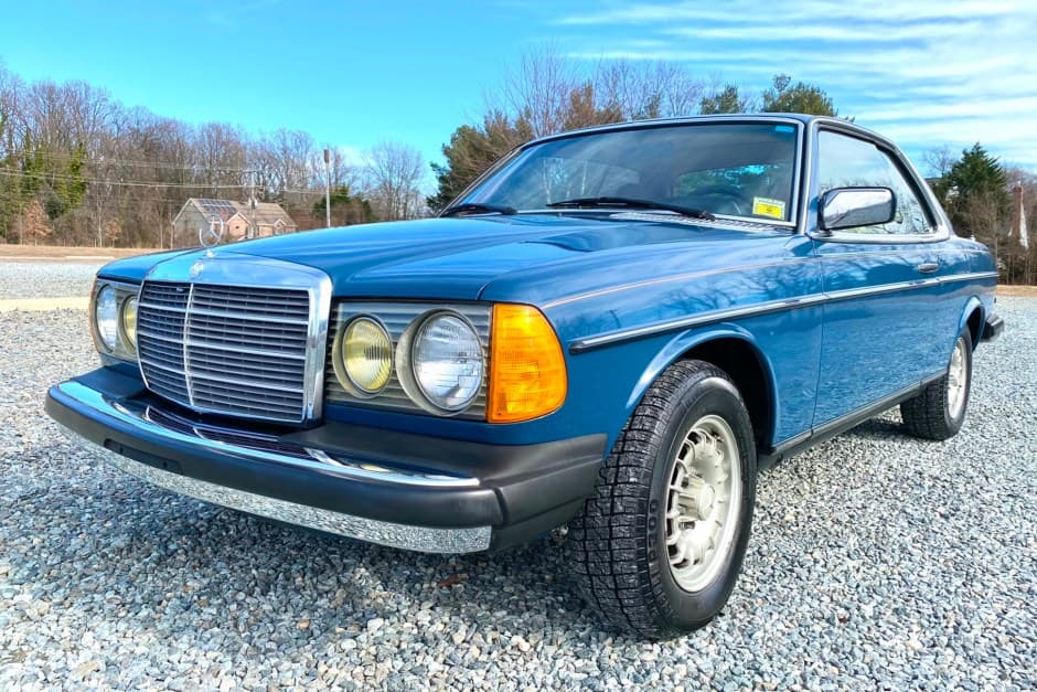 1980 Mercedes-Benz W123 sold for $33,500