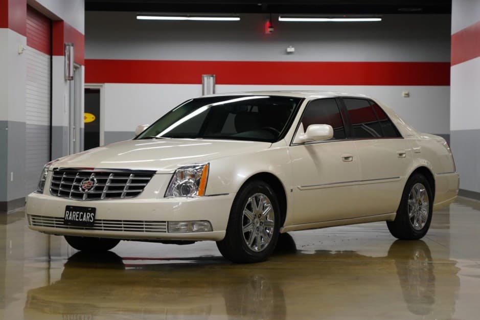 2009 Cadillac DTS sold for $15,250
