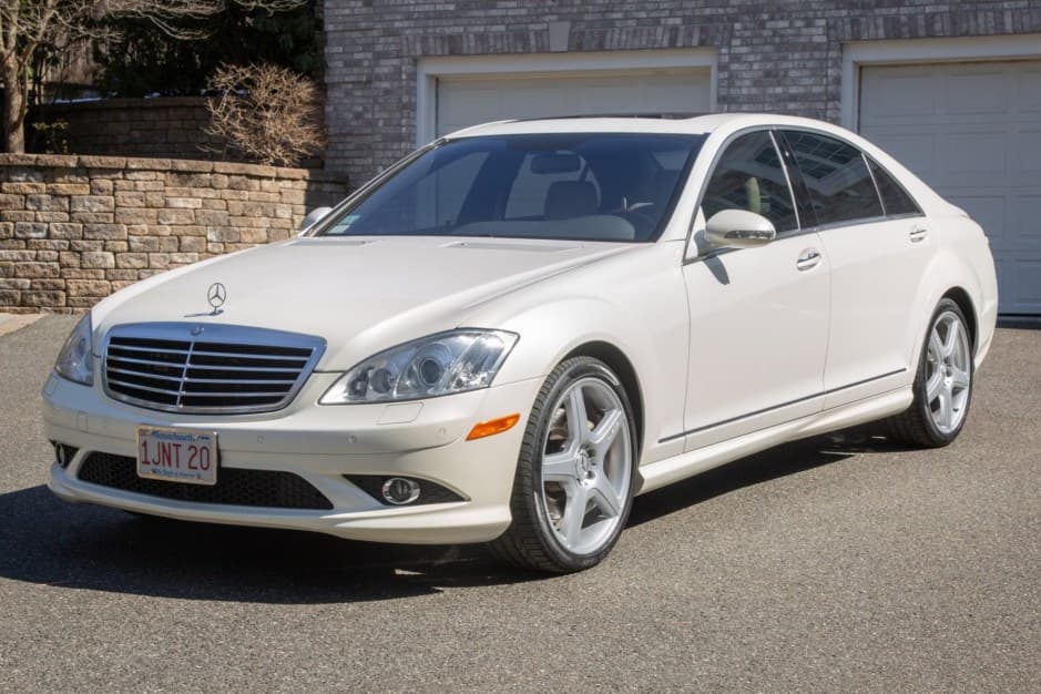 2009 Mercedes-Benz W221 S-Class sold for $21,000