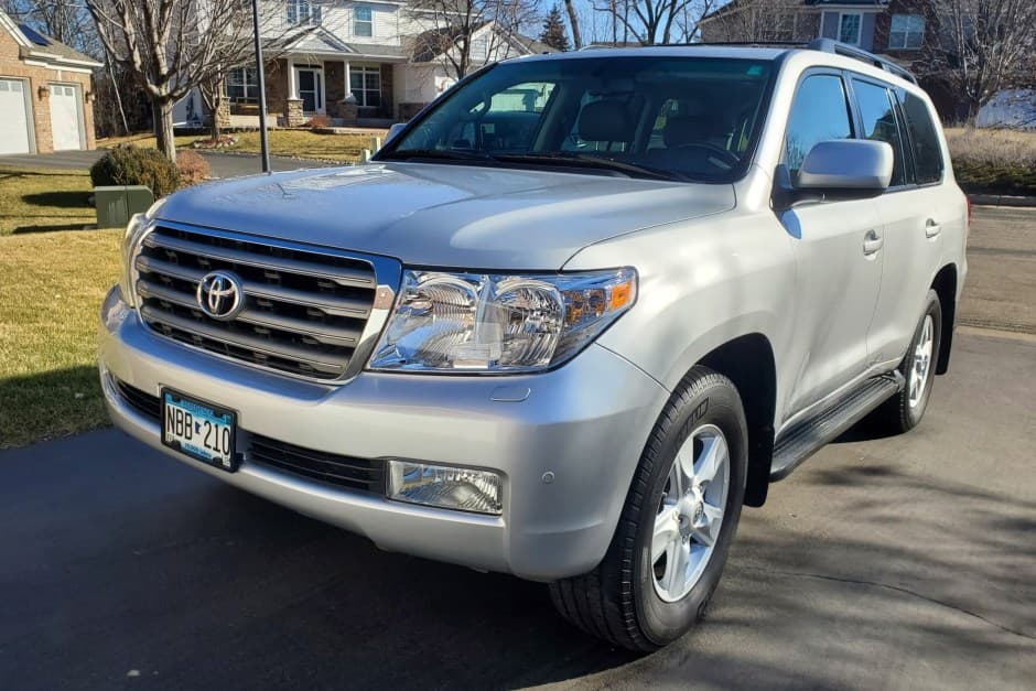2008 Toyota Land Cruiser 200-Series sold for $13,250