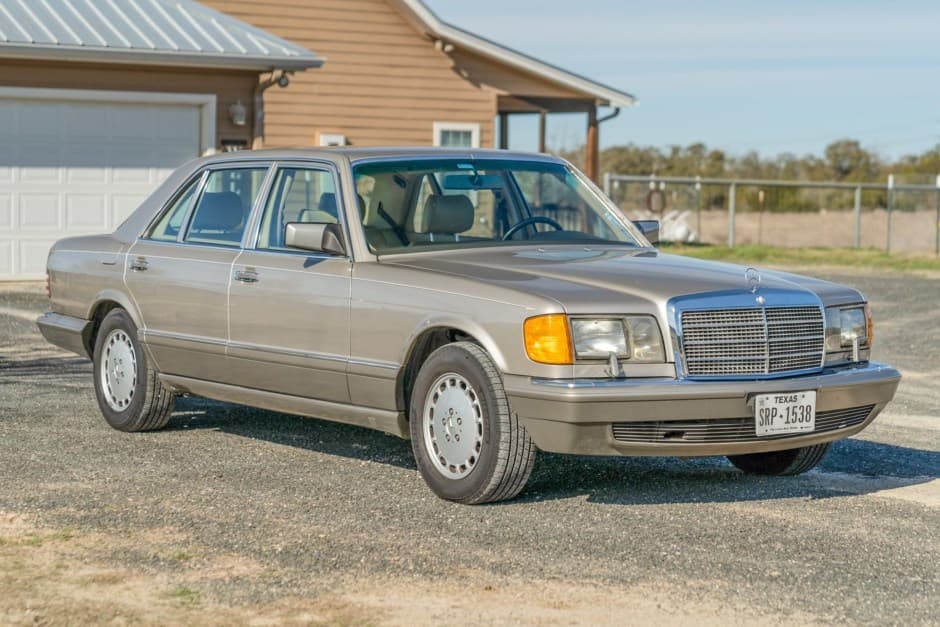 1991 Mercedes-Benz W126 S-Class sold for $35,000