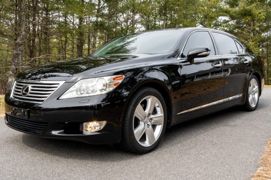 2010 Lexus LS Sedan sold for $33,250