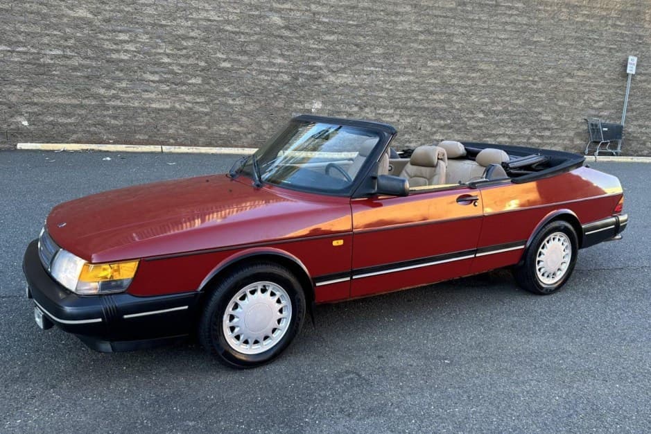 1989 Saab 900 sold for $14,500