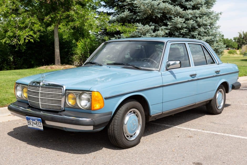 1982 Mercedes-Benz W123 sold for $14,250