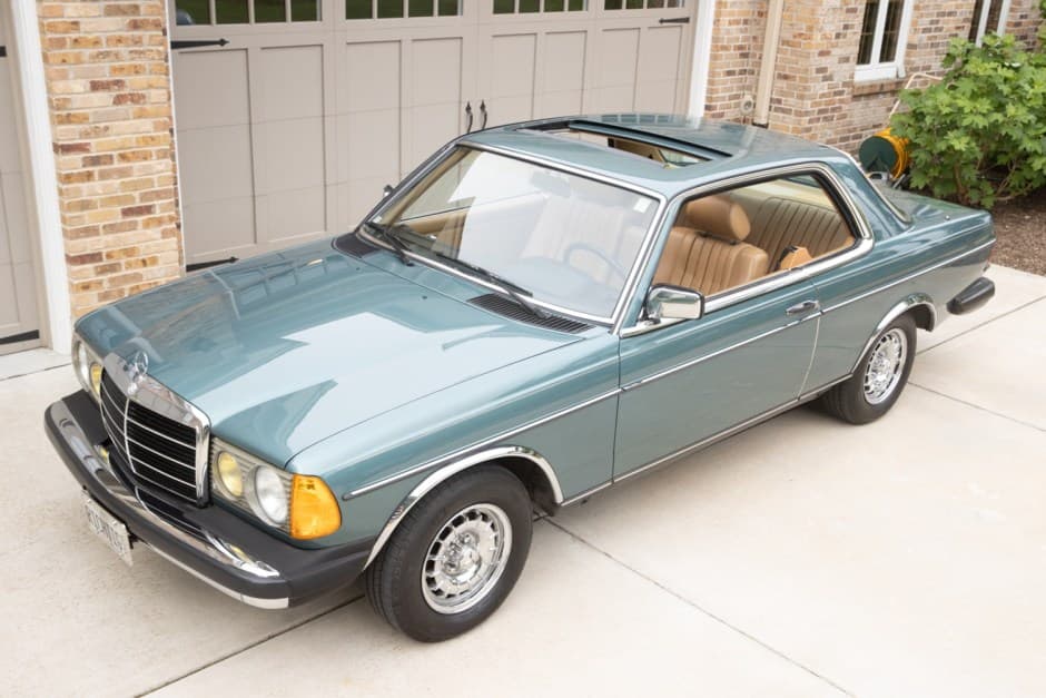 1984 Mercedes-Benz W123 sold for $25,750