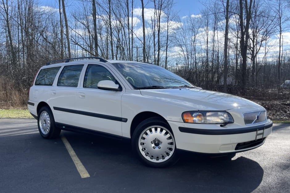 2001 Volvo V70 sold for $13,500