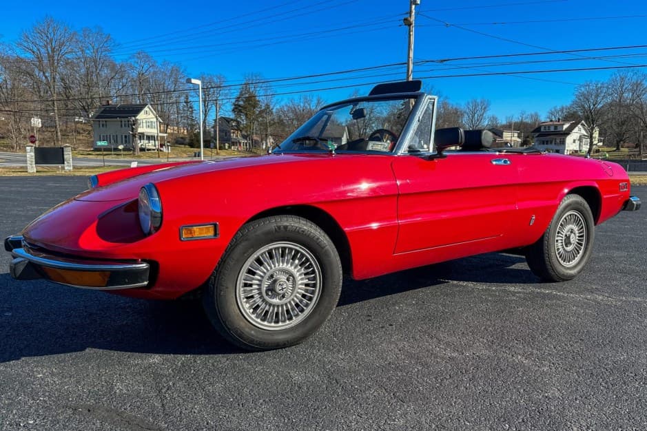 1974 Alfa Romeo 105/115 Spider Series 2 sold for $16,000