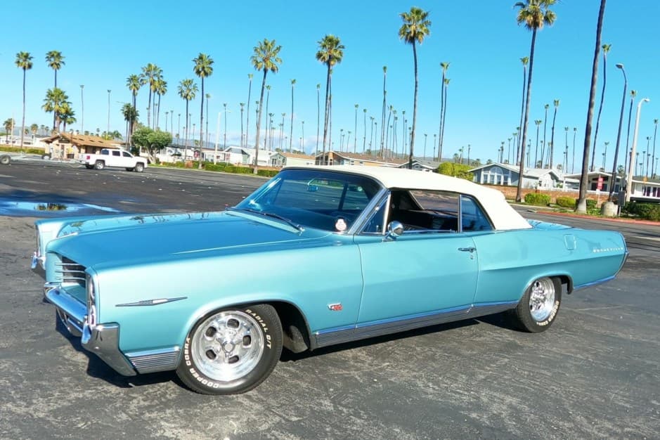 1964 Pontiac Bonneville sold for $25,000