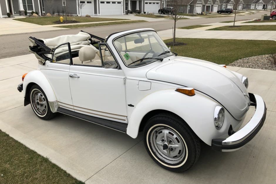 1977 Volkswagen Super Beetle sold for $15,750