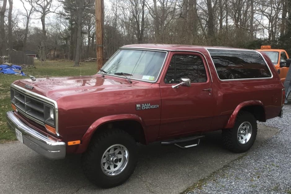 1987 Dodge Ramcharger / Plymouth Trail Duster sold for $18,000