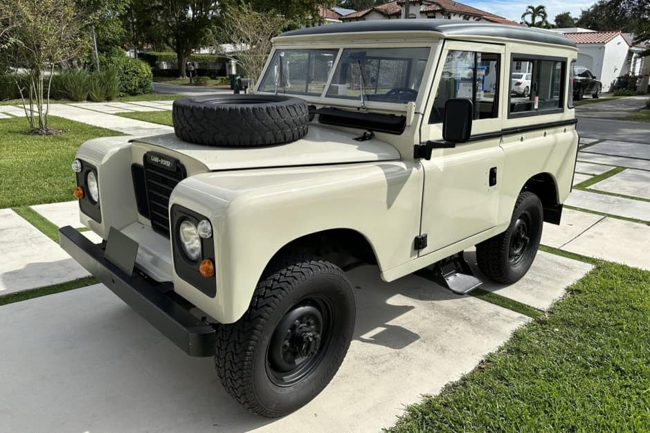 1974 Land Rover Series 88 sold for $21,000