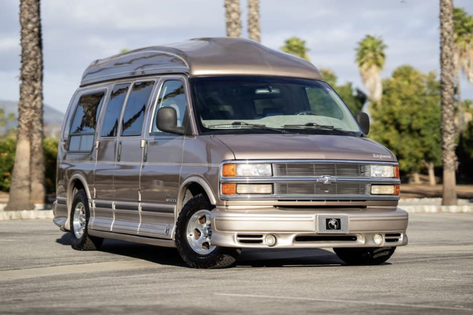 1999 Chevrolet Express sold for $17,500