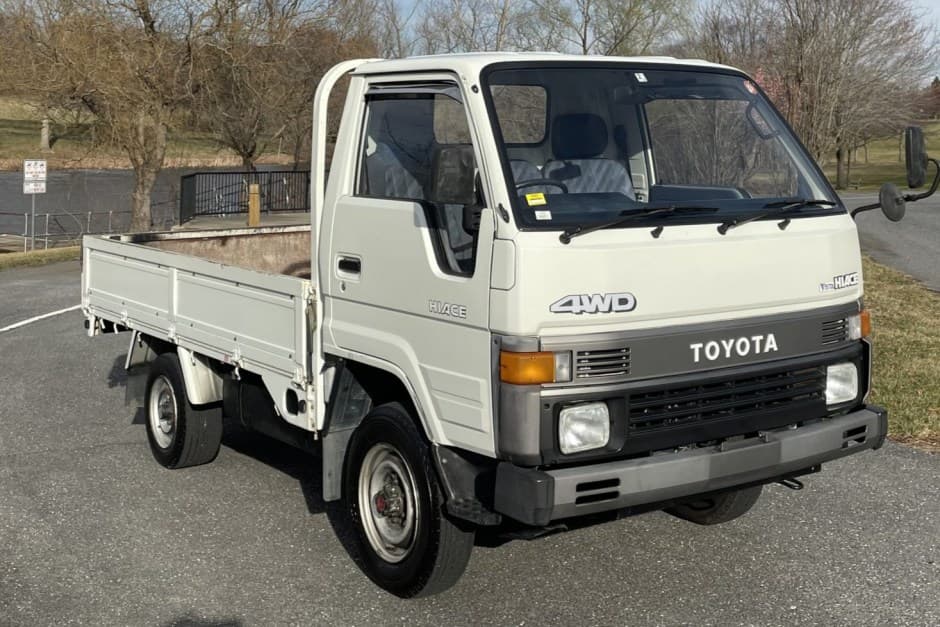 1989 Toyota HiAce sold for $11,251