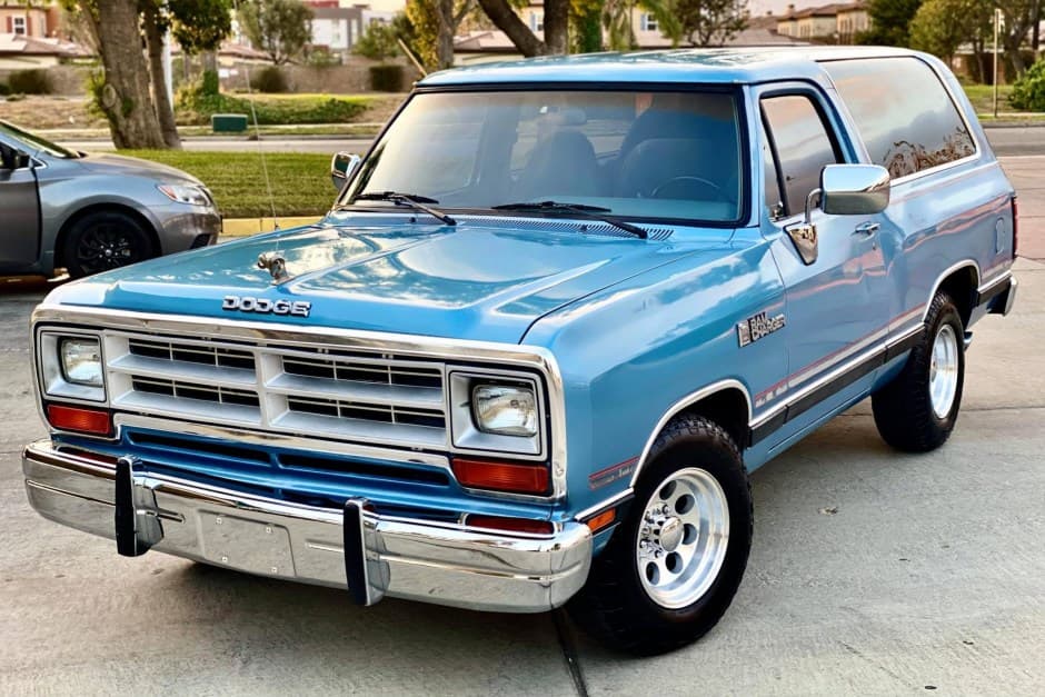 1988 Dodge Ramcharger / Plymouth Trail Duster sold for $10,000