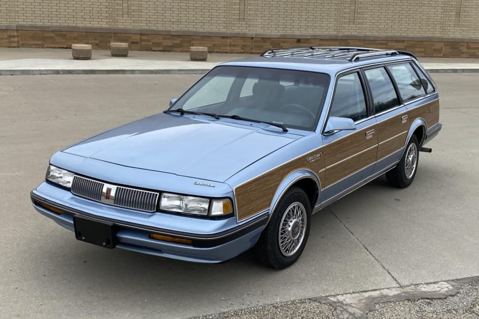 1990 Oldsmobile Cutlass sold for $11,800
