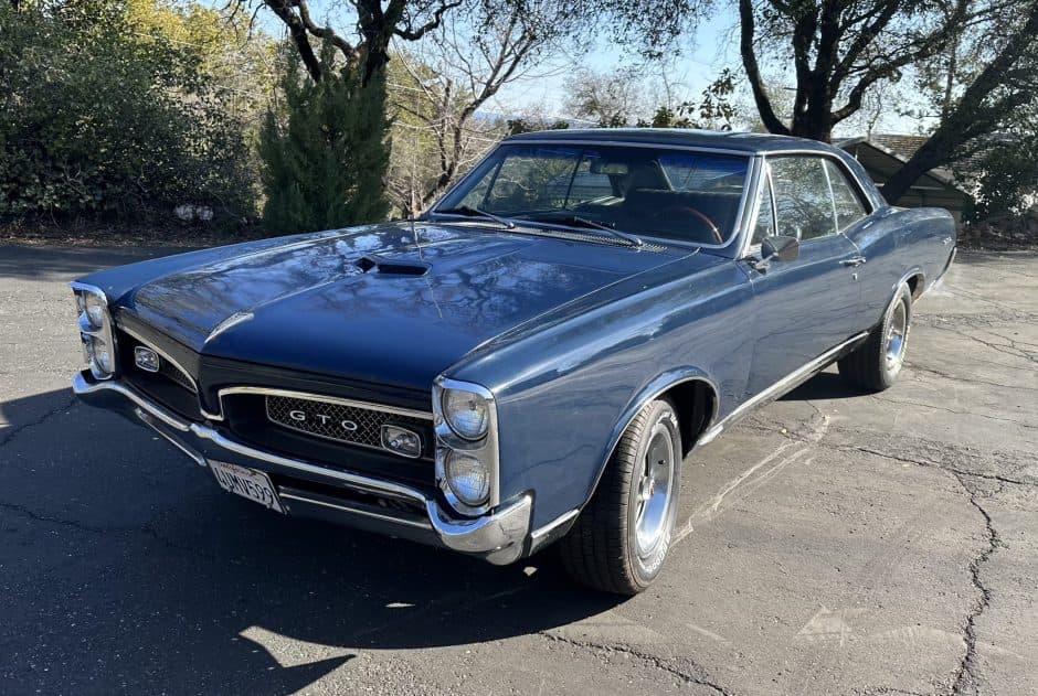 1967 Pontiac Tempest / LeMans sold for $23,005
