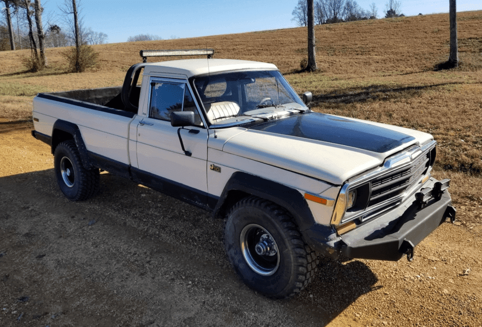 1984 Jeep Pickup sold for $6,600