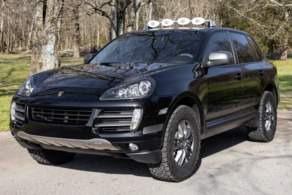 2010 Porsche 955/957 Cayenne (2003-2010) sold for $60,000