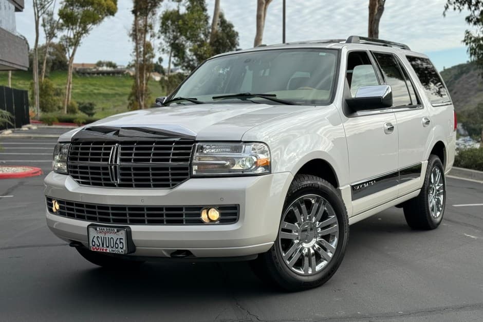 2010 Lincoln Navigator sold for $15,250