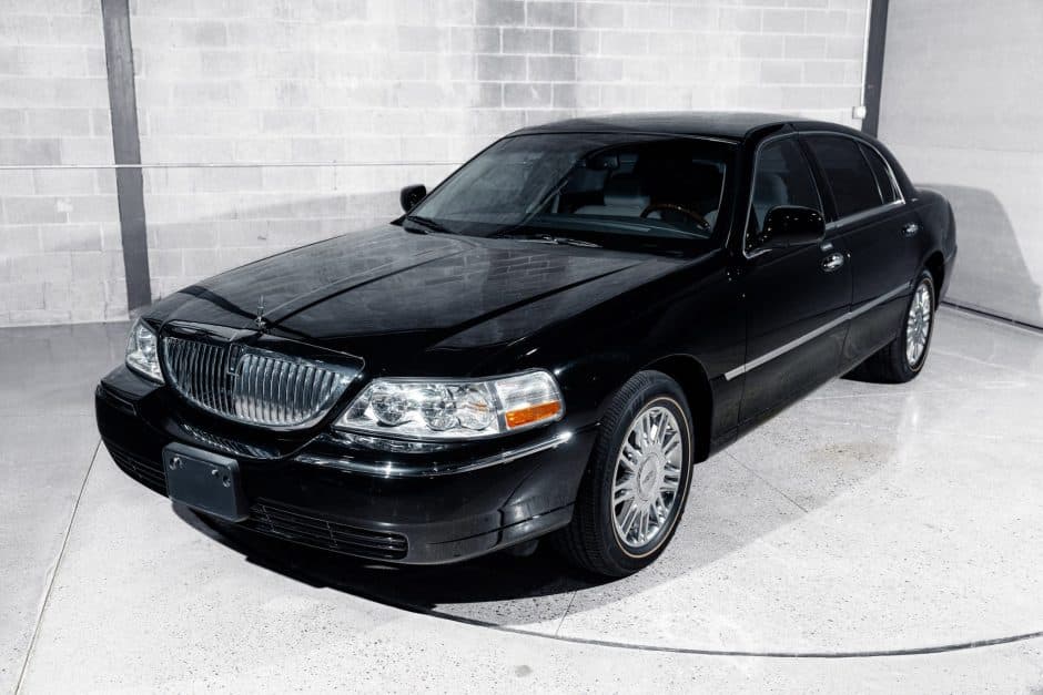 2010 Lincoln Town Car sold for $46,007
