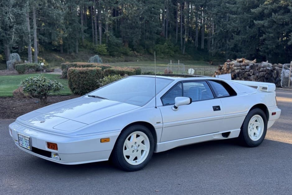 1988 Lotus Esprit sold for $44,000
