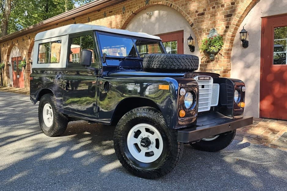 1974 Land Rover Series 88 sold for $23,500