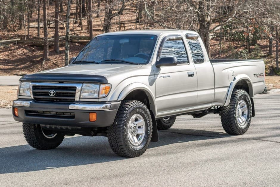 2000 Toyota Tacoma (N1X0 1995-2005) sold for $28,250
