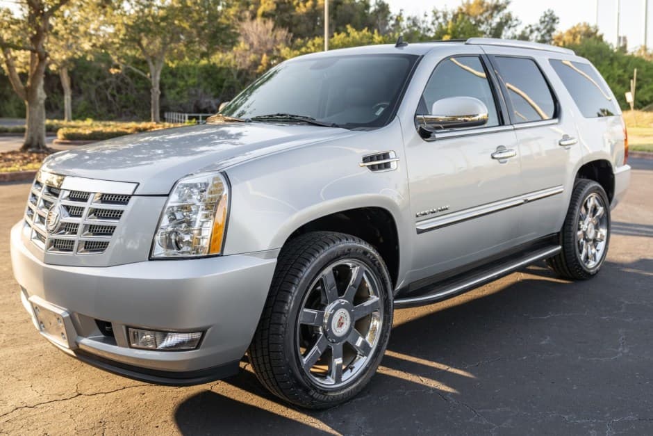 2013 Cadillac Escalade & EXT GMT900 (2007-2014) sold for $31,500