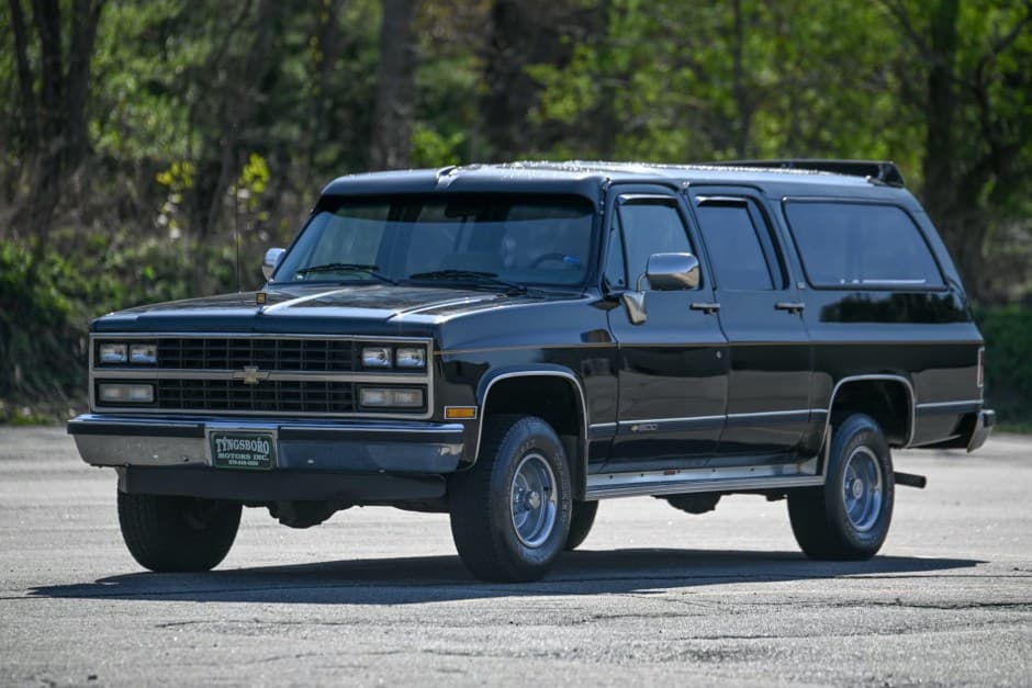 1989 Chevrolet Suburban (1973-1991) sold for $10,000