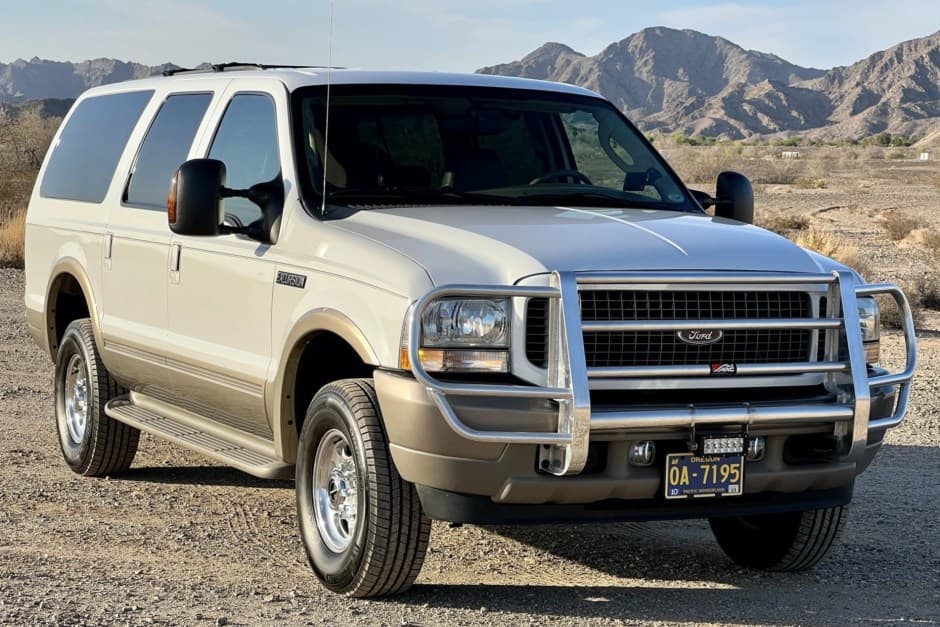 2004 Ford Excursion sold for $48,277