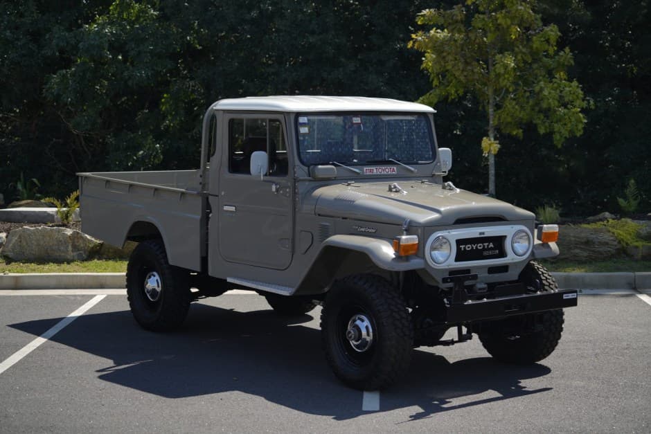 1977 Toyota Land Cruiser FJ45 sold for $27,500