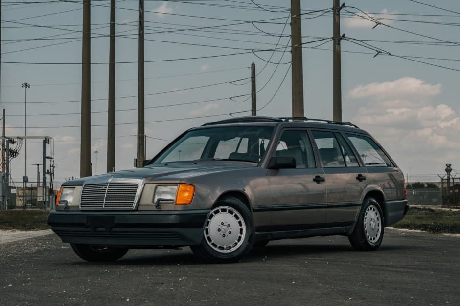1989 Mercedes-Benz W124 E-Class sold for $5,102