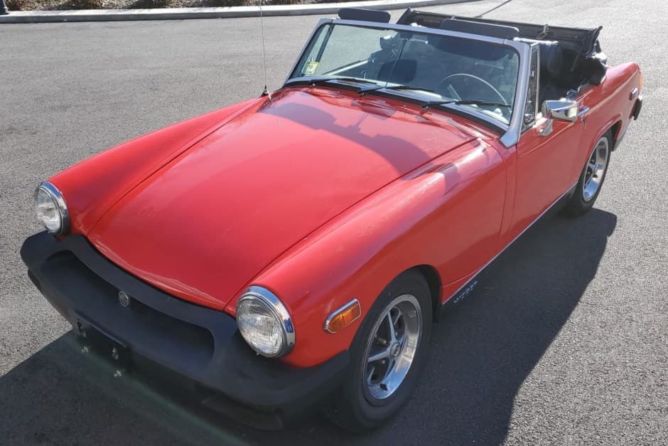 1975 MG Midget sold for $4,800