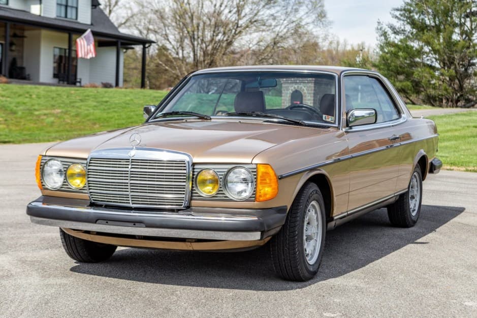 1983 Mercedes-Benz W123 sold for $22,000