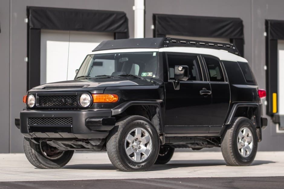 2007 Toyota FJ Cruiser sold for $15,000
