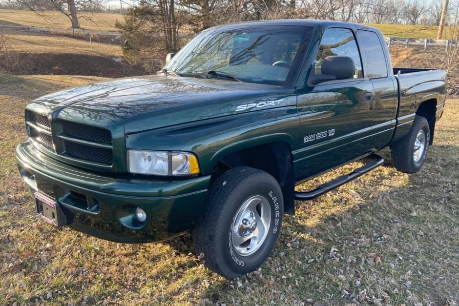 1999 Dodge Ram (1994-2001) sold for $10,500