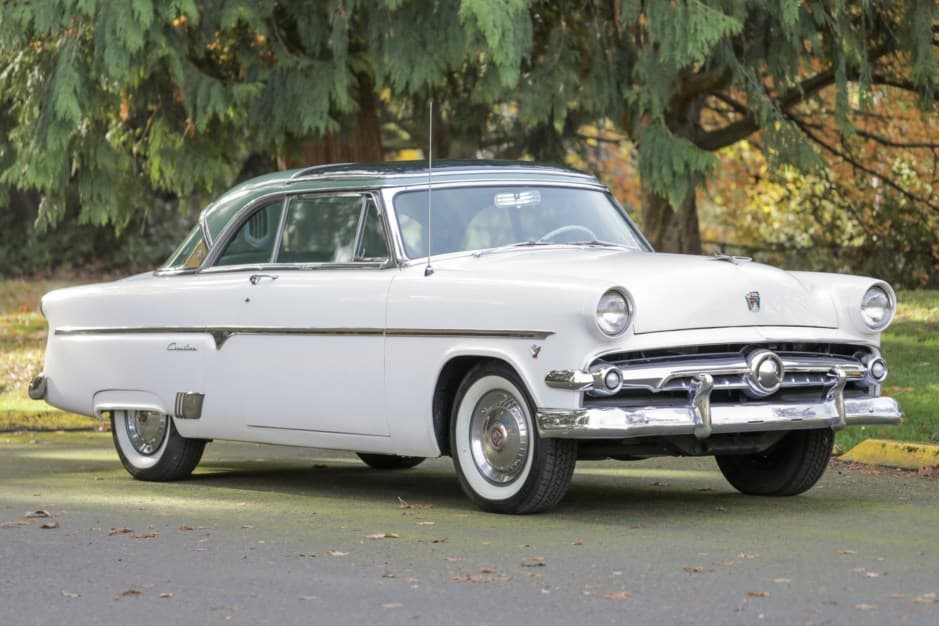 1954 Ford Crestline sold for $17,000