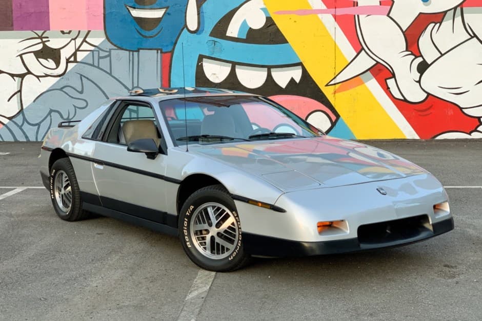 1986 Pontiac Fiero sold for $6,900