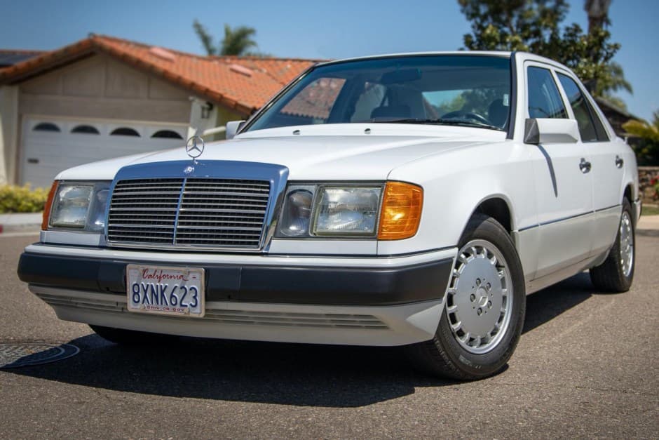 1992 Mercedes-Benz W124 E-Class sold for $14,250