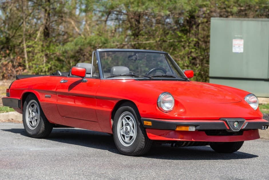 1984 Alfa Romeo 105/115 Spider Series 3 sold for $5,100