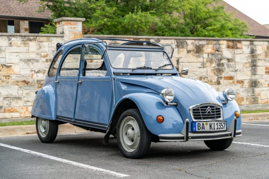 1987 Citroen 2CV sold for $15,650