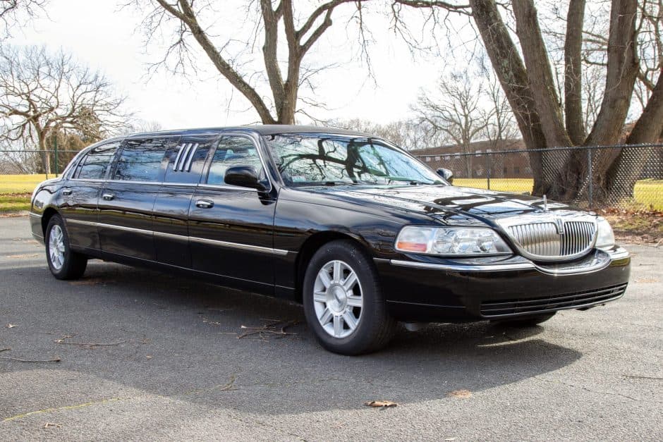 2009 Lincoln Town Car sold for $9,000