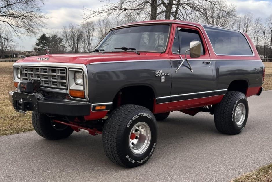 1985 Dodge Ramcharger / Plymouth Trail Duster sold for $18,765