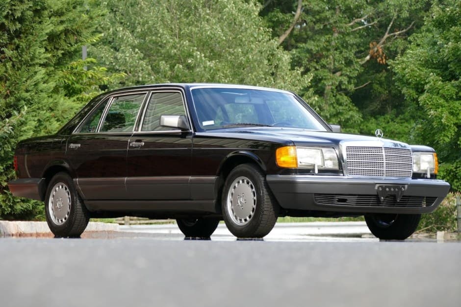 1991 Mercedes-Benz W126 S-Class sold for $20,500