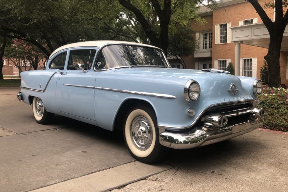 1954 Oldsmobile 88 sold for $15,850