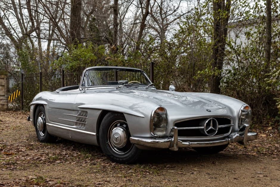 1957 Mercedes-Benz 300SL Gullwing & Roadster sold for $785,000