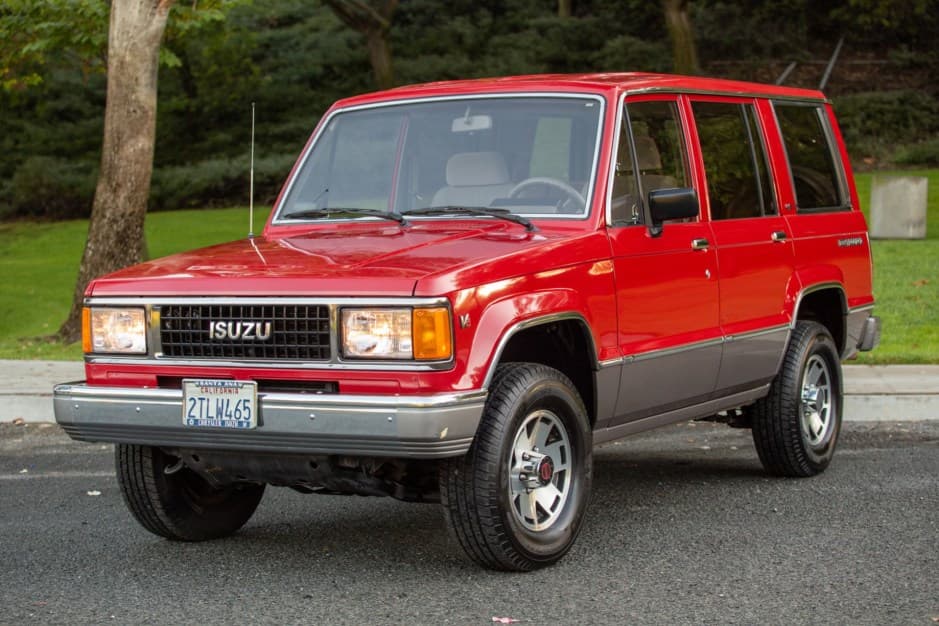 1990 Isuzu Trooper sold for $11,750